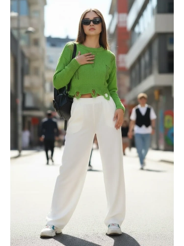 Свитер укороченный c рваным эффектом оверсайз кофта фото 4