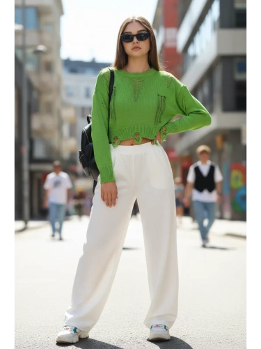 Свитер укороченный c рваным эффектом оверсайз кофта фото 2